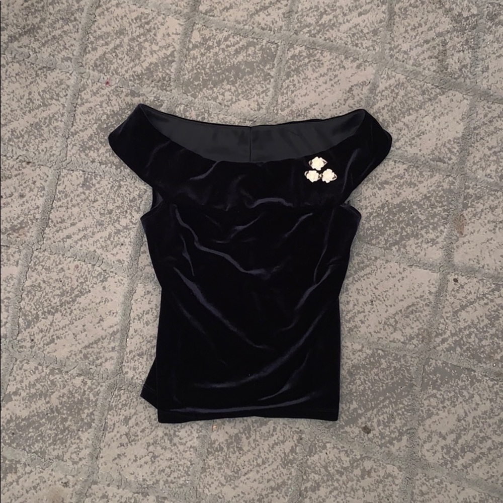 🖤Rose Embroidered Vintage Top🖤(NWOT)